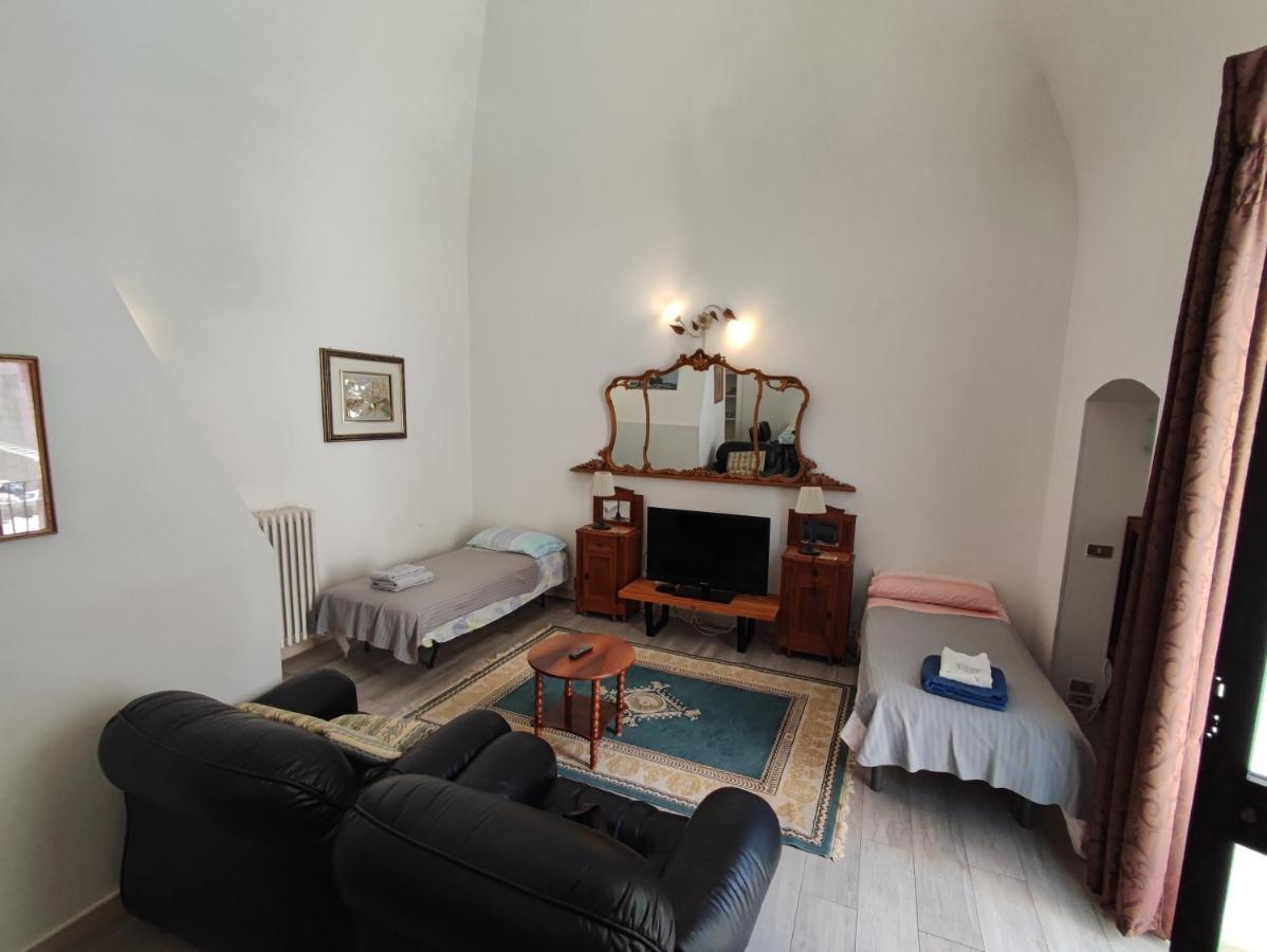 Very Central Apartment, By Shops, Bars, Restaurants Bari Exterior foto